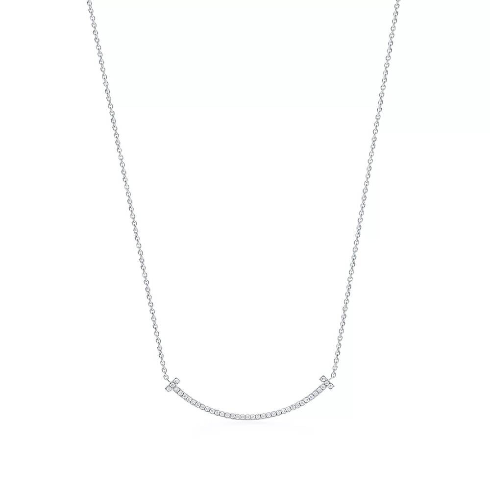 Кулон с цепочкой Tiffany & Co. Smile Small, белое золото с бриллиантами
Кулон с цепочкой Tiffany & Co. Smile Small, белое золото с бриллиантами