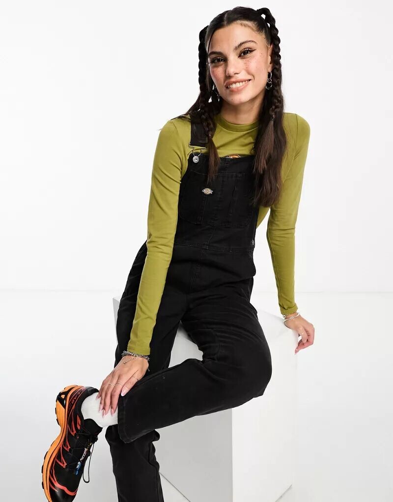 Черный льняной комбинезон Dickies Duck
Черный льняной комбинезон Dickies Duck