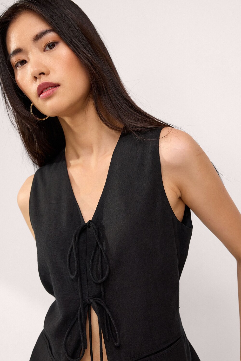 Жилет из смесового льна с завязками спереди Next, черный
Жилет из смесового льна с завязками спереди Next, черный