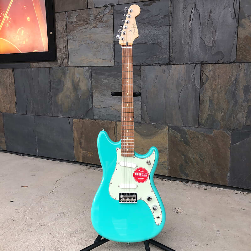 Fender Player Duo Sonic, накладка на гриф Pau Ferro, цвет морской пены зеленый 0144013573
Fender Player Duo Sonic, накладка на гриф Pau Ferro, цвет морской пены зеленый 0144013573