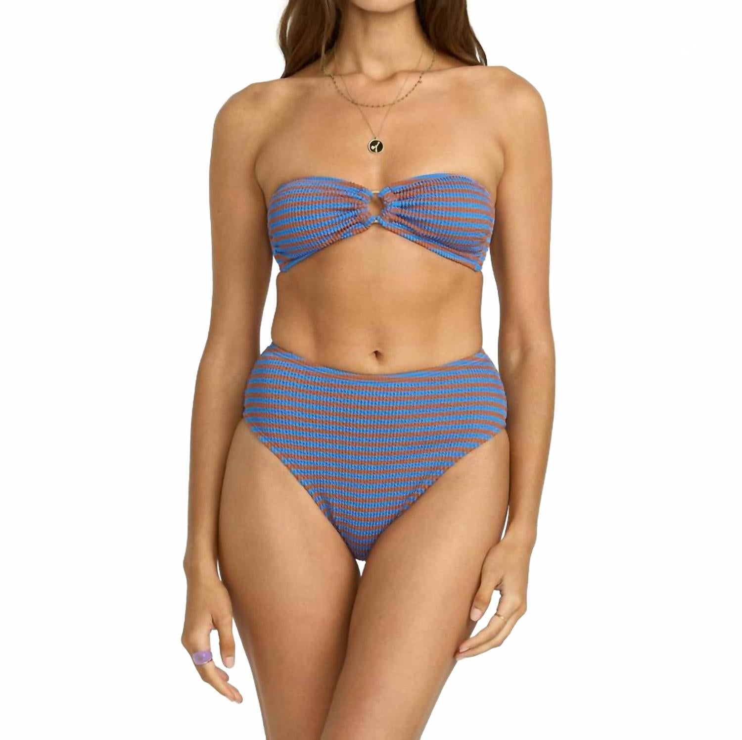 Летний полосатый топ-бандо бикини в мульти Billabong
Летний полосатый топ-бандо бикини в мульти Billabong