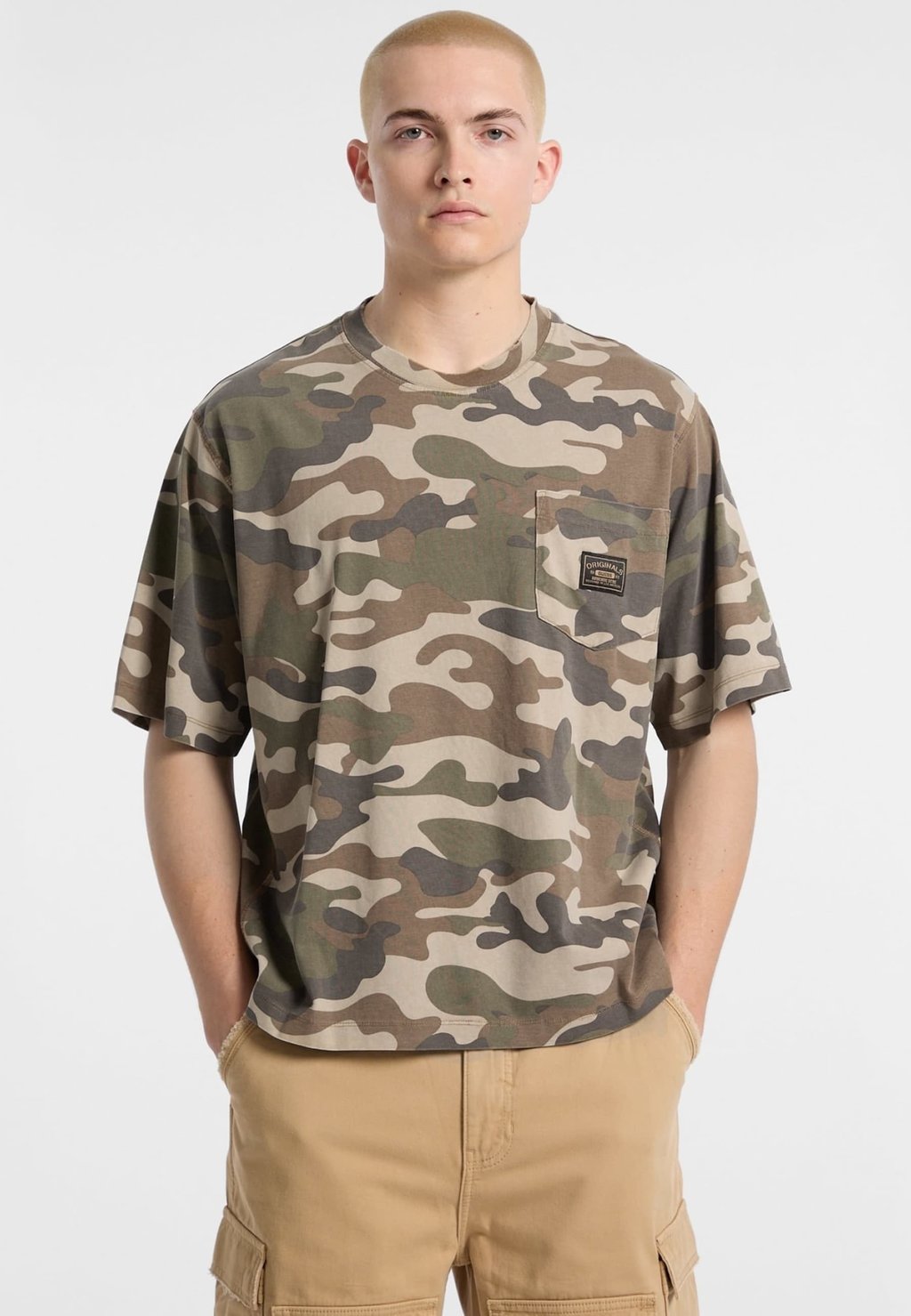 Футболка с принтом MIT TARNMUSTER Guess, бежевый
Футболка с принтом MIT TARNMUSTER Guess, бежевый