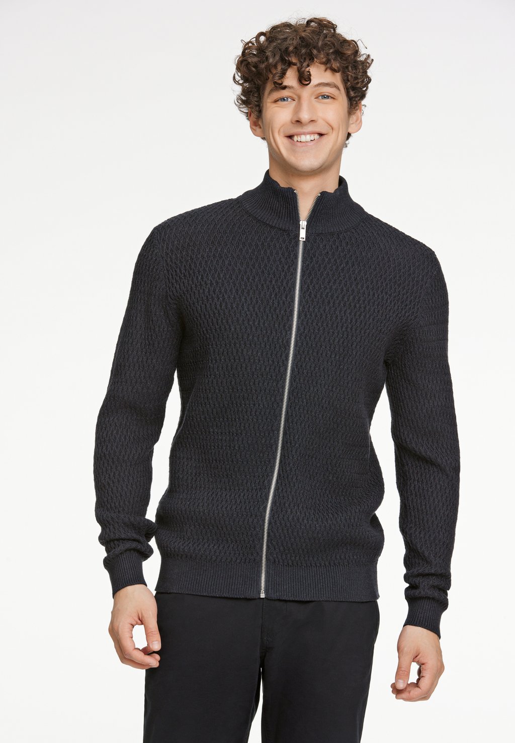 Толстовка на молнии O-NECK STRUCTURE Lindbergh, синий
Толстовка на молнии O-NECK STRUCTURE Lindbergh, синий