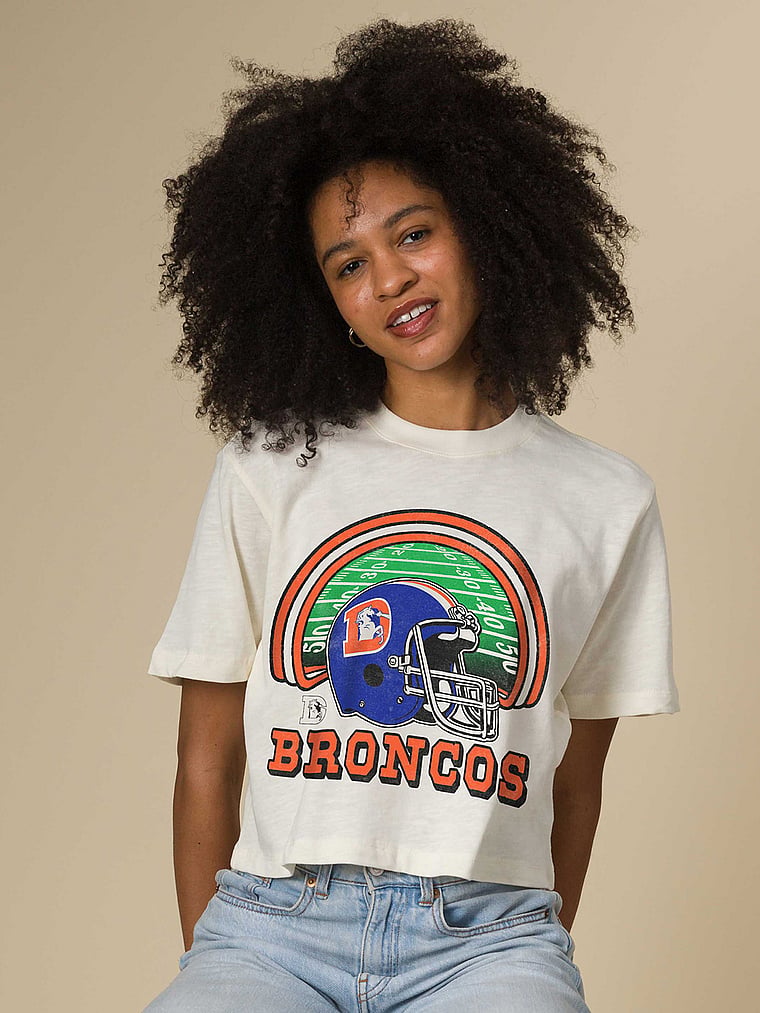 Укороченная футболка с изображением Денвер Бронкос на время игры Junk Food Clothing, vintage white - broncos
Укороченная футболка с изображением Денвер Бронкос на время игры Junk Food Clothing, vintage white - broncos
