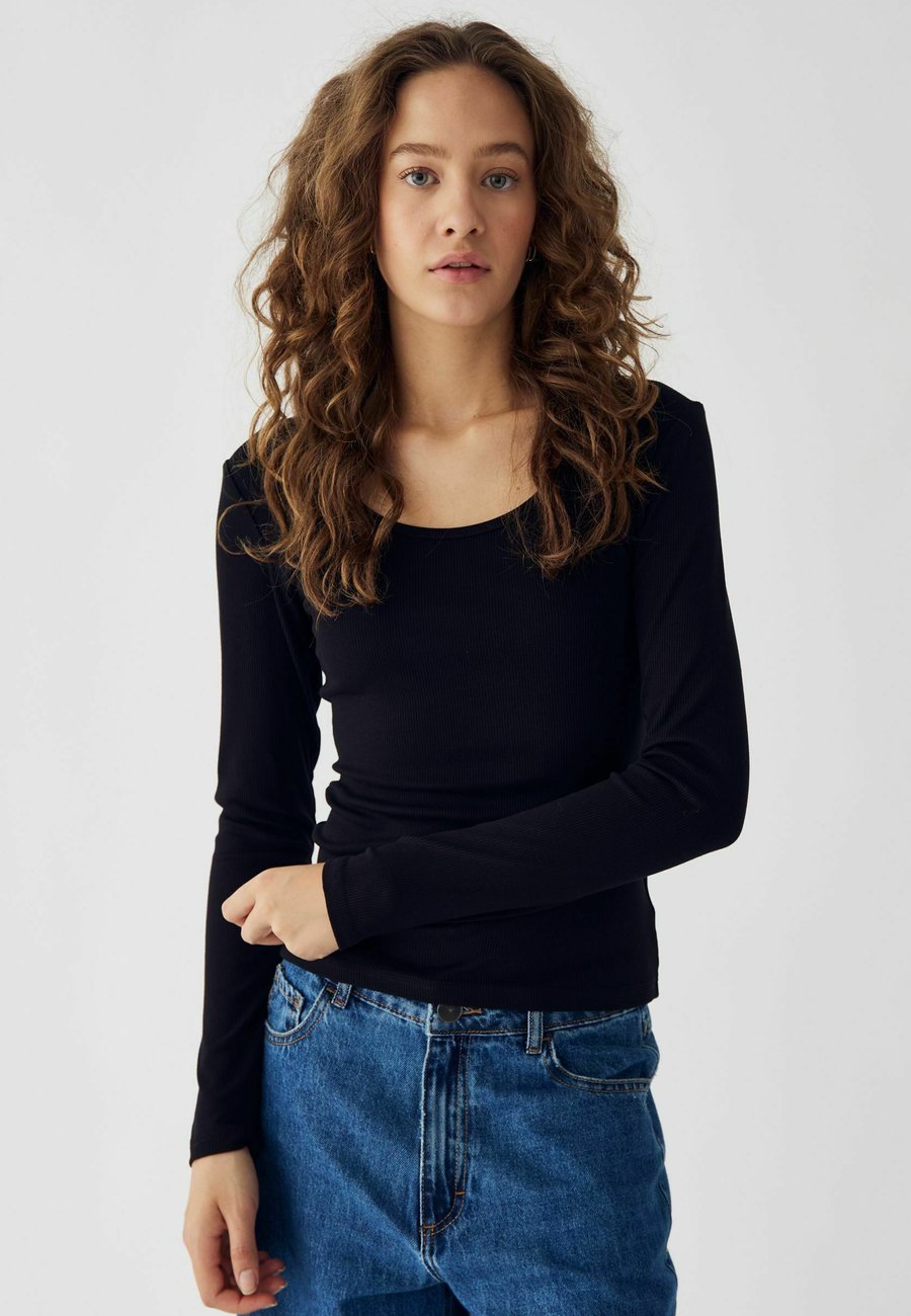 Топ Noella LEYTON , Black
Топ Noella LEYTON , Black