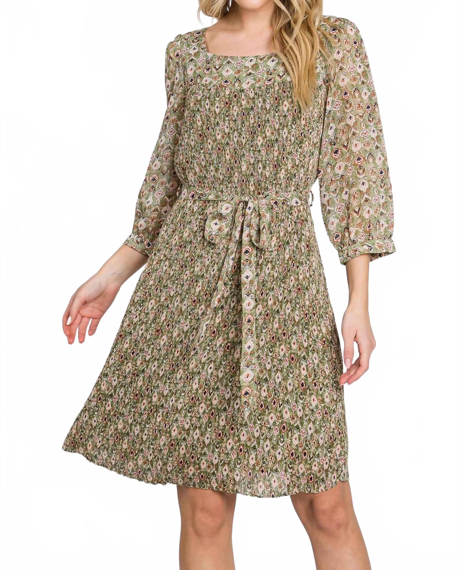 Зеленое плиссированное платье из шифона Elleborn
Зеленое плиссированное платье из шифона Elleborn