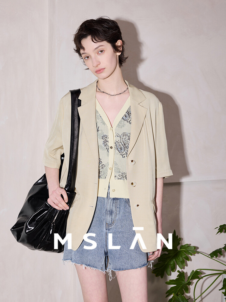 Пиджак женский Mslan, черный
Пиджак женский Mslan, черный