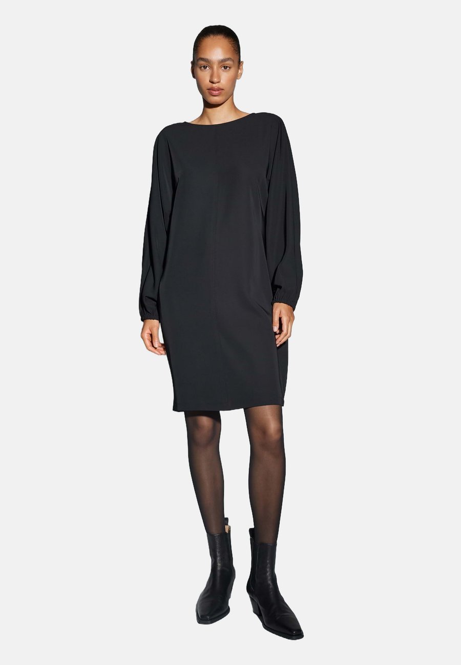 Платье OPUS LOOSE FIT SMOOTH TOUCH OVAL SHAPE KNEE LENGTH, Black
Платье OPUS LOOSE FIT SMOOTH TOUCH OVAL SHAPE KNEE LENGTH, Black