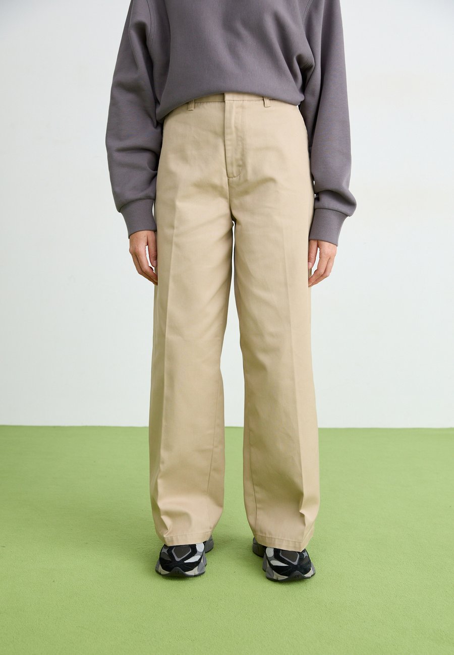Брюки Carhartt WIP OMAK PANT, Wall Rinsed/Off-White
Брюки Carhartt WIP OMAK PANT, Wall Rinsed/Off-White