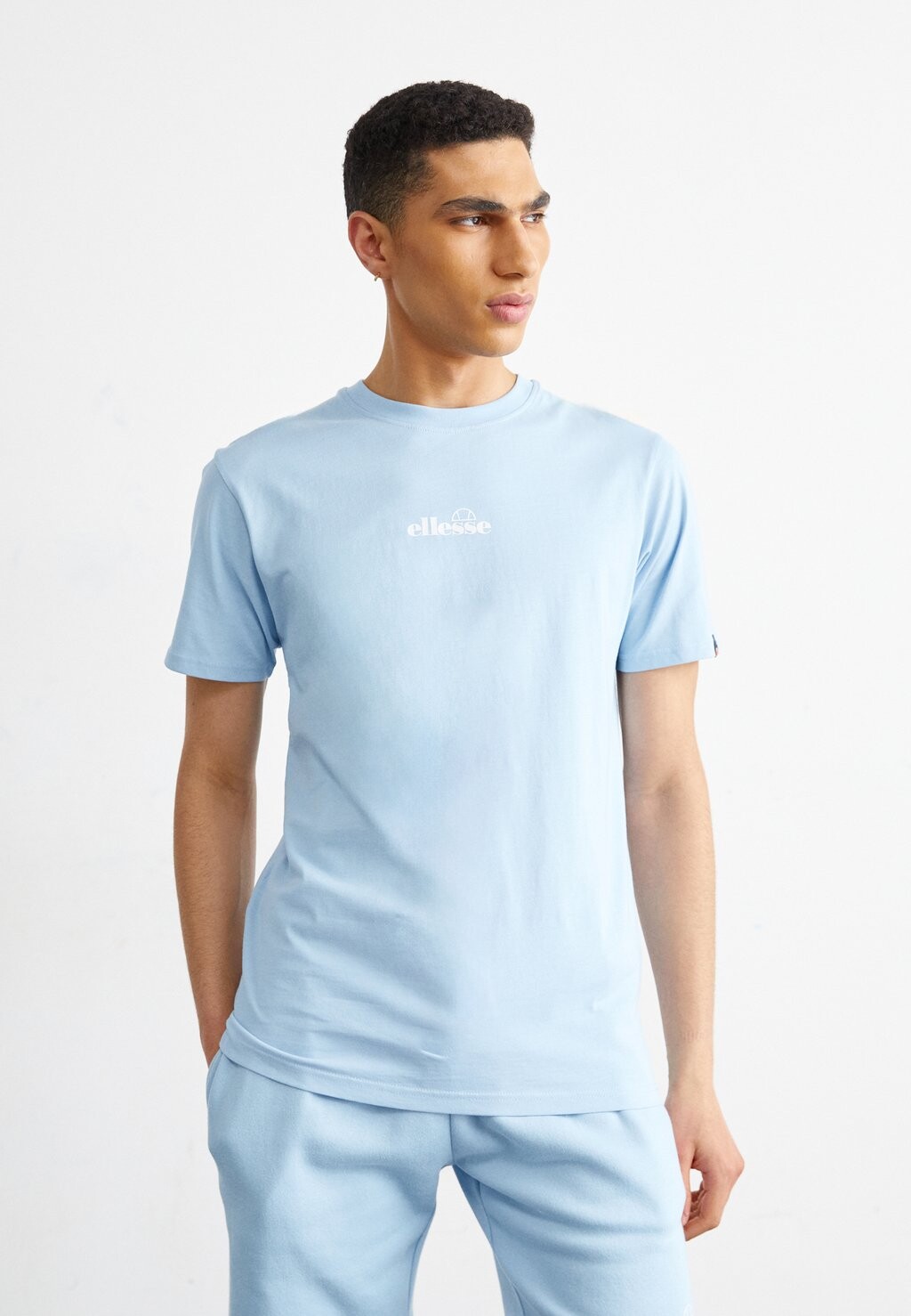 Базовая футболка OLLIO TEE Ellesse, цвет light blue
Базовая футболка OLLIO TEE Ellesse, цвет light blue