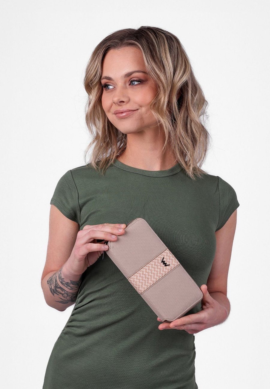 Кошелек VUCH SIGEMA, Beige
Кошелек VUCH SIGEMA, Beige