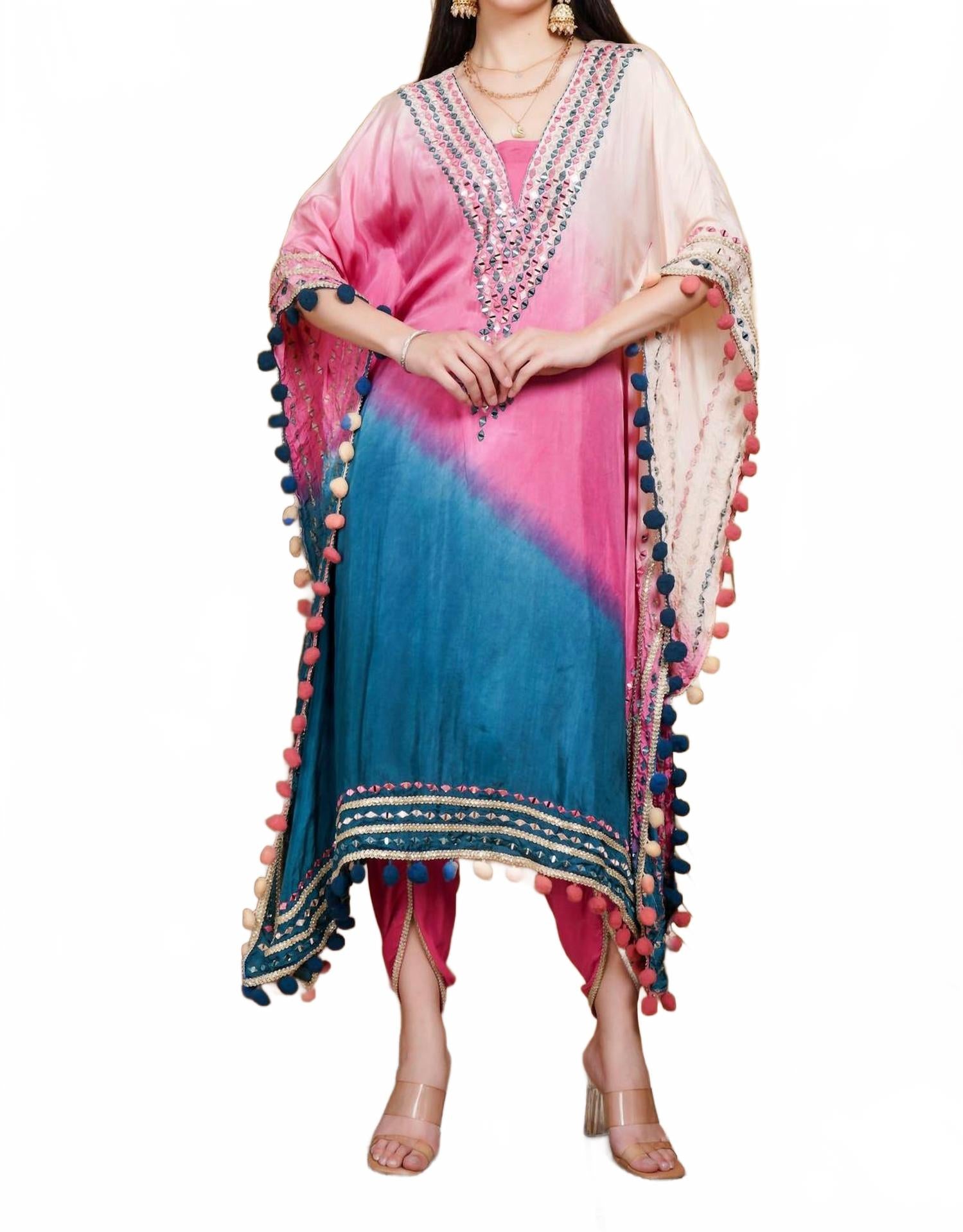 Тай-дай кафтан из органзы с зеркальной вышивкой и помпонами в розово-голубых тонах Zaalima Fashion
Тай-дай кафтан из органзы с зеркальной вышивкой и помпонами в розово-голубых тонах Zaalima Fashion