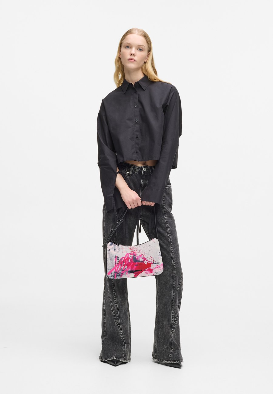 Сумка Karl Lagerfeld Jeans SHOULDER LOGO, Painters Print Pink All Over Print/Pink
Сумка Karl Lagerfeld Jeans SHOULDER LOGO, Painters Print Pink All Over Print/Pink