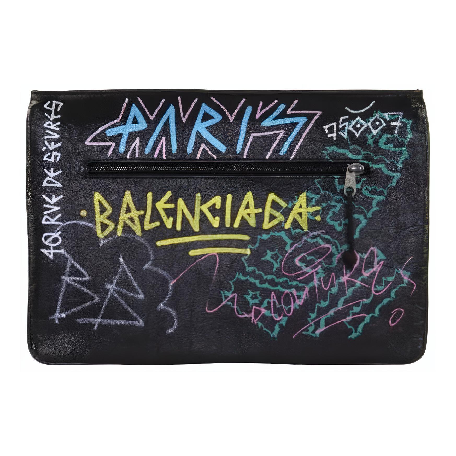 Balenciaga Кожаный клатч мужской черный 
Balenciaga Кожаный клатч мужской черный