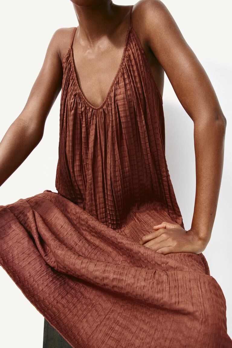 Плиссированное платье с бретелями H&M, коричневый
Плиссированное платье с бретелями H&M, коричневый