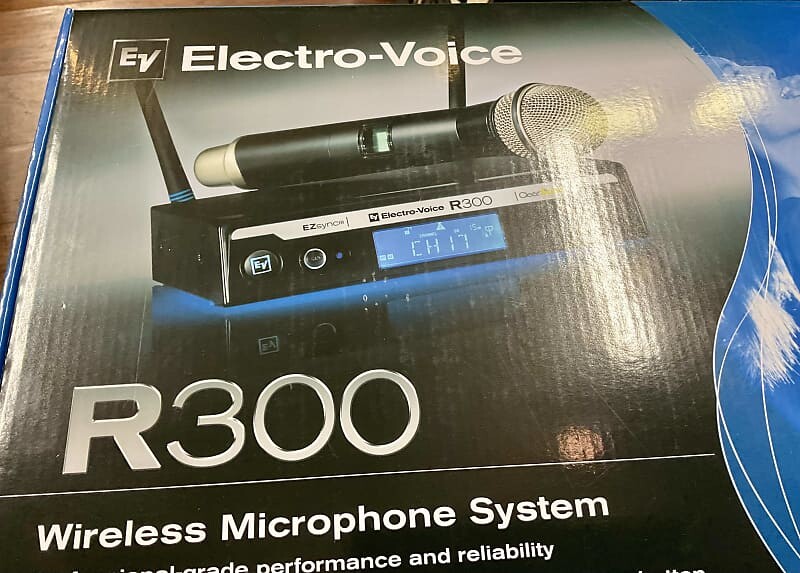 Беспроводная микрофонная система Electro-Voice R300-HD Handheld Wireless Microphone System Band-C
Беспроводная микрофонная система Electro-Voice R300-HD Handheld Wireless Microphone System Band-C