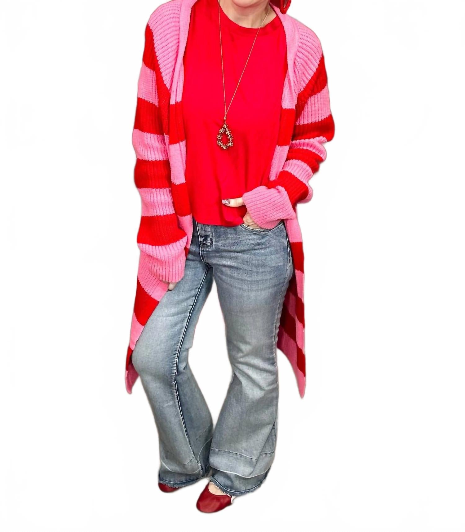 Полосатый свитер кардиган в розовом и красном Michelle Mae
Полосатый свитер кардиган в розовом и красном Michelle Mae