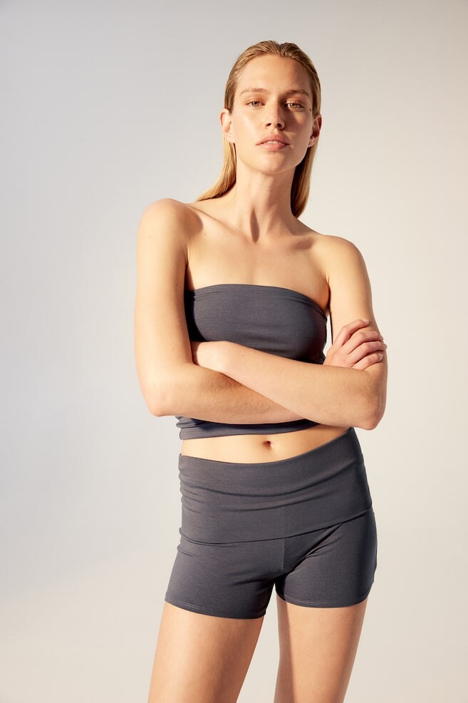 Мини шорты с отложным поясом H&M, серый
Мини шорты с отложным поясом H&M, серый