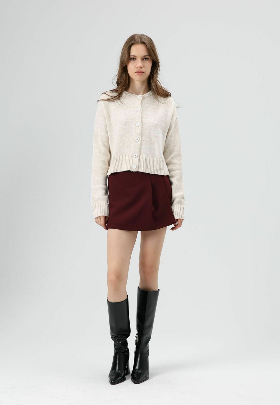 Юбка D.MoRo Pleated skirt, Burgundy/Bordeaux
Юбка D.MoRo Pleated skirt, Burgundy/Bordeaux