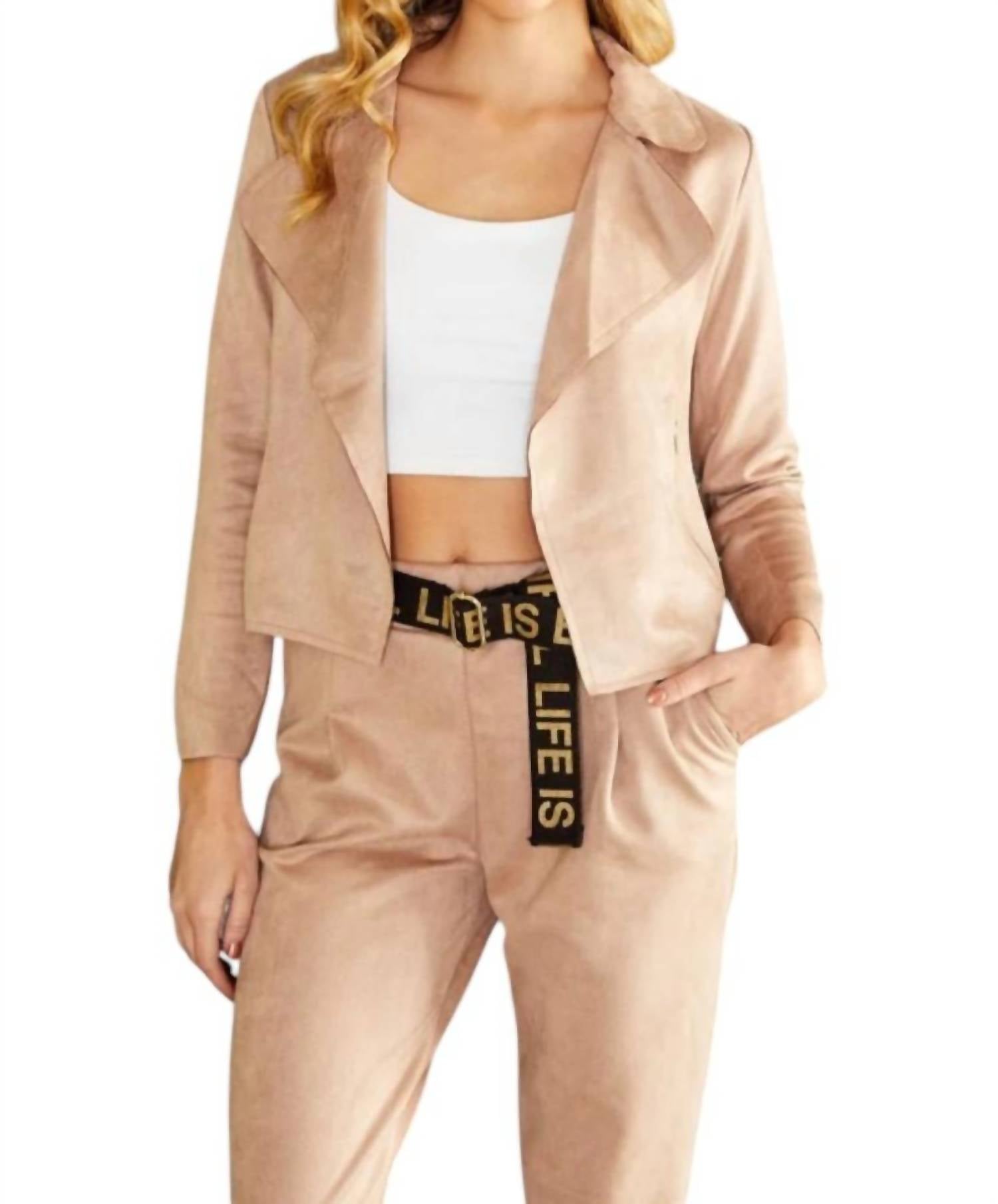 Короткая куртка Marcella в бежевом цвете Venti6
Короткая куртка Marcella в бежевом цвете Venti6