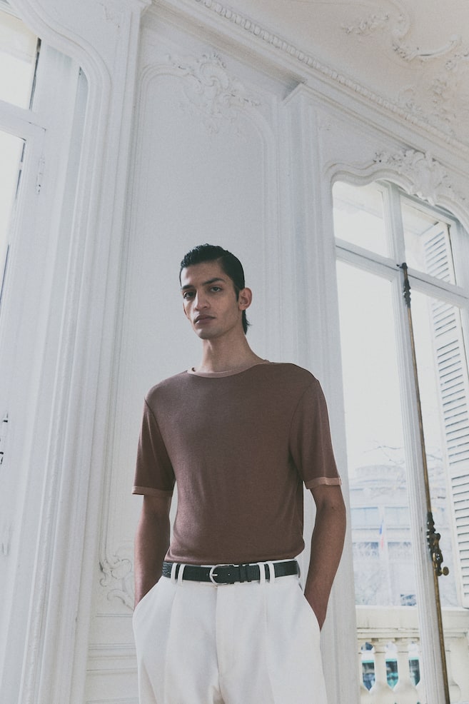 Футболка обычного кроя H&M, коричневый
Футболка обычного кроя H&M, коричневый