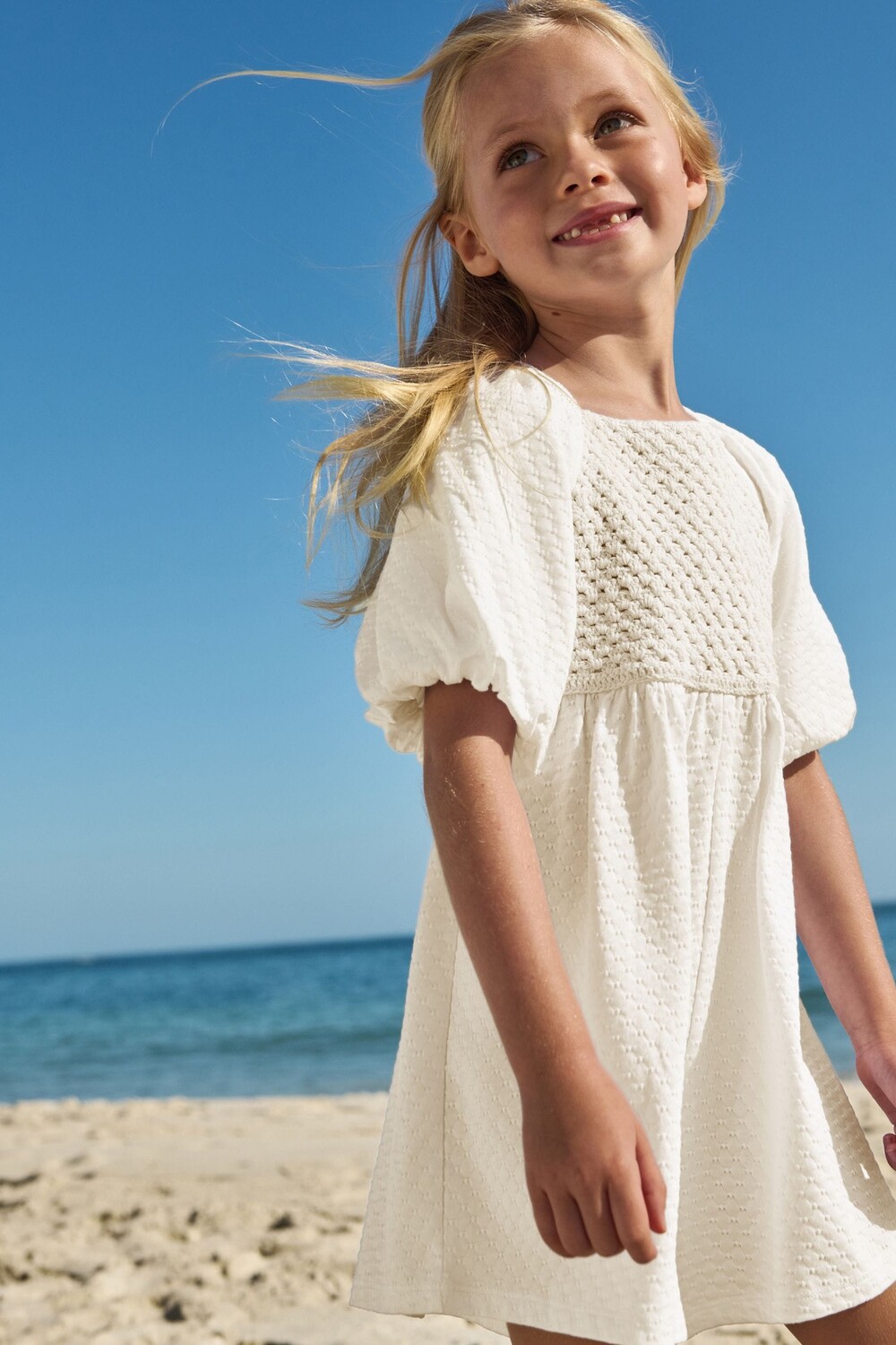 Фактурный комбинезон крючком с объемными рукавами (3–16 лет) Next, белый
Фактурный комбинезон крючком с объемными рукавами (3–16 лет) Next, белый