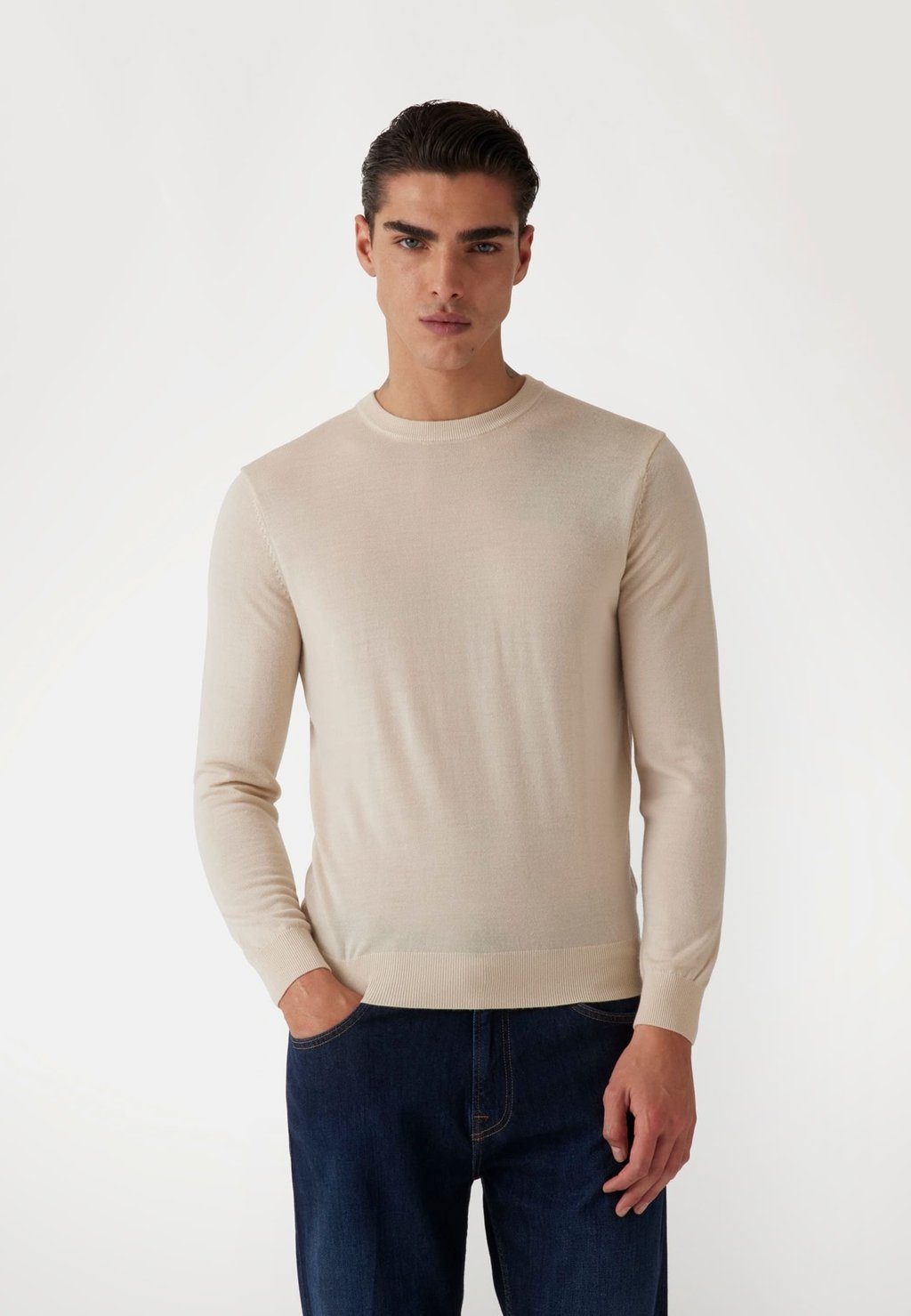 Свитер Guess, бежевый 
Свитер Guess, бежевый