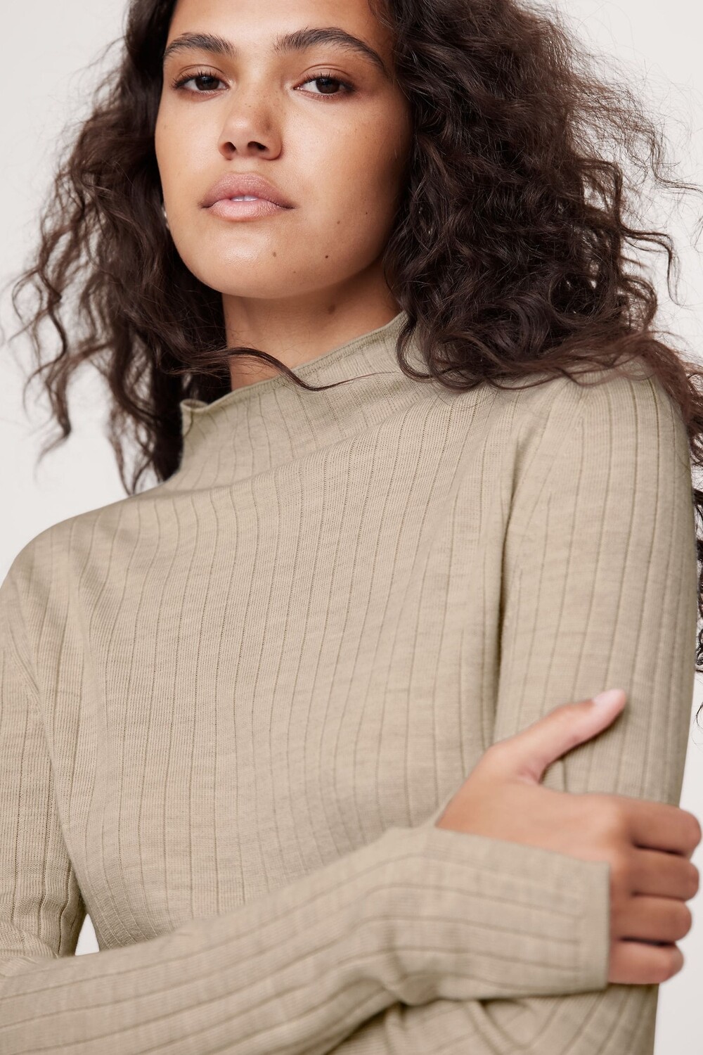 Джемпер с воротником стойкой из мериносовой шерсти Banana Republic, бежевый
Джемпер с воротником стойкой из мериносовой шерсти Banana Republic, бежевый