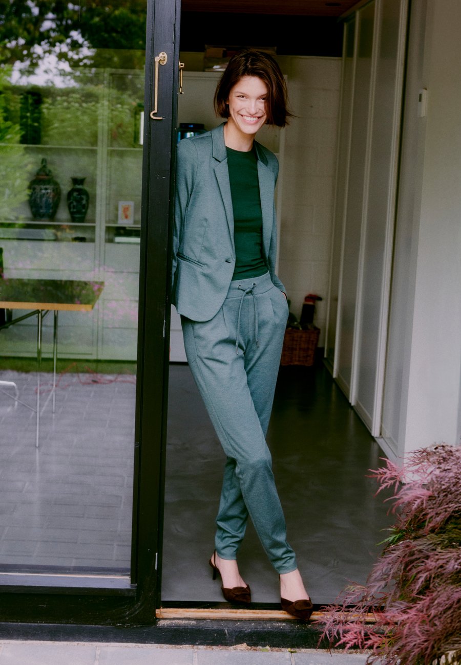 Брюки b.young RIZETTA PANTS 2, Green Gables Melange/Mottled Green
Брюки b.young RIZETTA PANTS 2, Green Gables Melange/Mottled Green