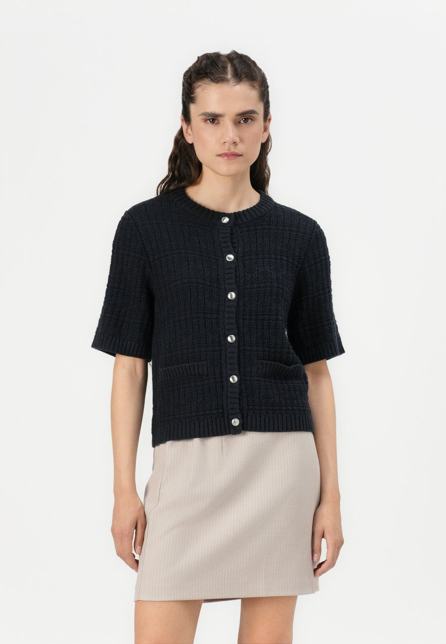 Кардиган JDY JDYTIKKA O NECK CARDIGAN , Total Eclipse/Dark Blue
Кардиган JDY JDYTIKKA O NECK CARDIGAN , Total Eclipse/Dark Blue