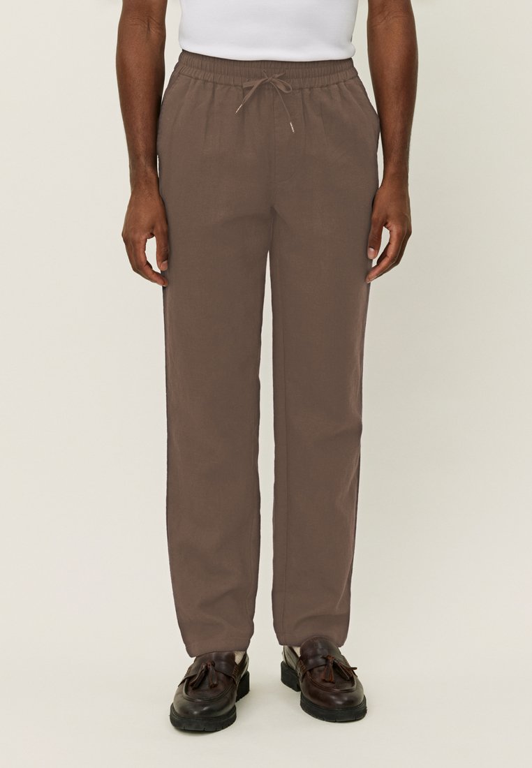 Брюки PATRICK PANTS Les Deux, коричневый
Брюки PATRICK PANTS Les Deux, коричневый