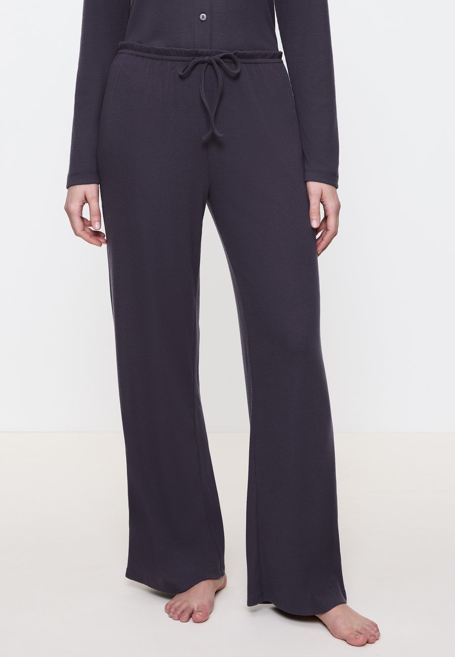 Пижамные брюки Triumph MIX MATCH SOFT, Ink Gray/Blue-Grey
Пижамные брюки Triumph MIX MATCH SOFT, Ink Gray/Blue-Grey