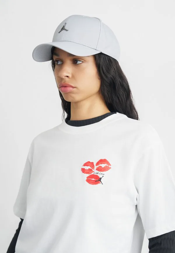 Футболка с принтом «поцелуй» Jordan, White/Black, Белый, Футболка с принтом «поцелуй» Jordan, White/Black
Футболка с принтом «поцелуй» Jordan, White/Black, Белый, Футболка с принтом «поцелуй» Jordan, White/Black