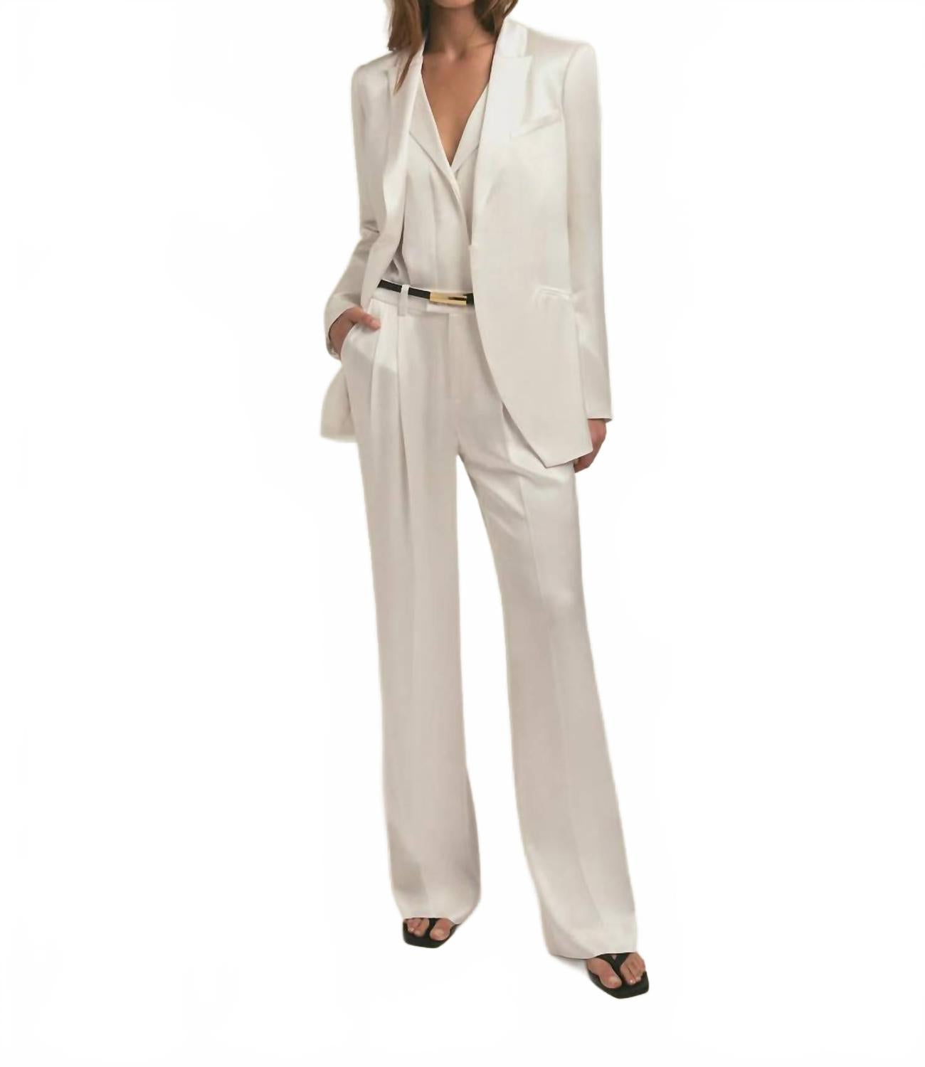 Атласный блейзер цвета слоновой кости Favorite Daughter
Атласный блейзер цвета слоновой кости Favorite Daughter