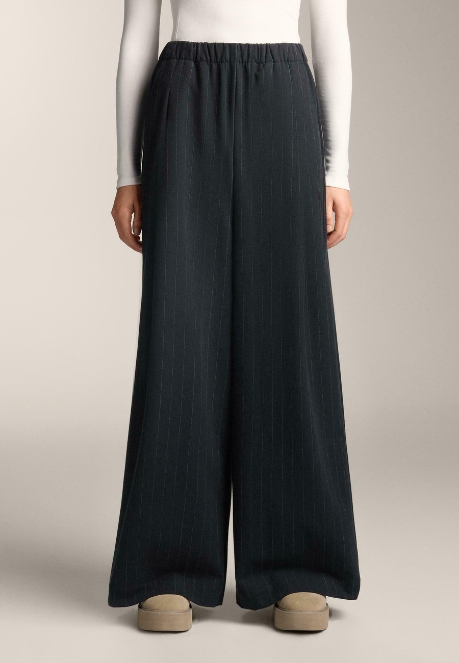 Брюки OYSHO PINSTRIPE STRUCTURED WIDE-LEG , Dark Blue
Брюки OYSHO PINSTRIPE STRUCTURED WIDE-LEG , Dark Blue