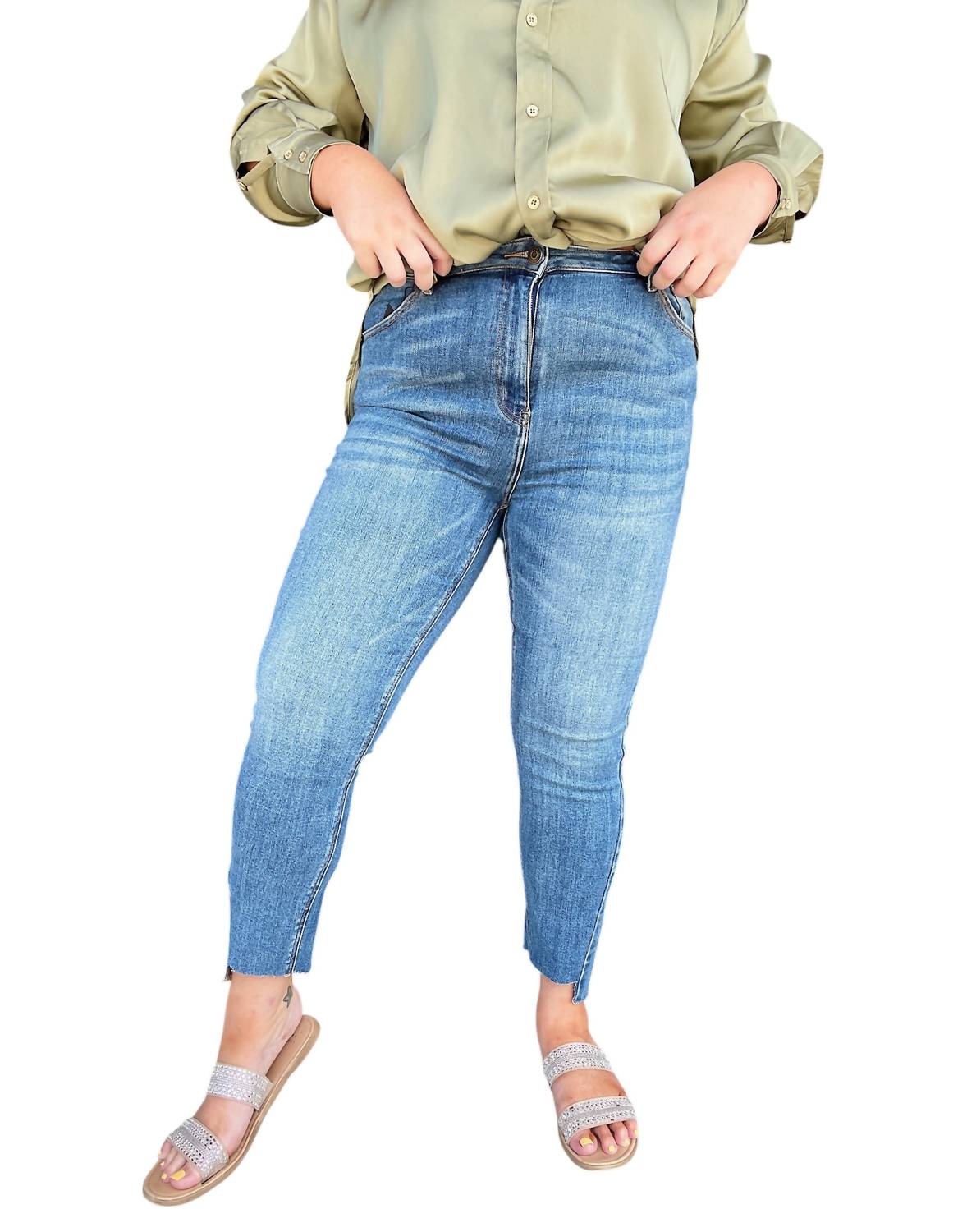 Gwen узкие джинсы с эффектом скручивания в синем цвете RISEN
Gwen узкие джинсы с эффектом скручивания в синем цвете RISEN