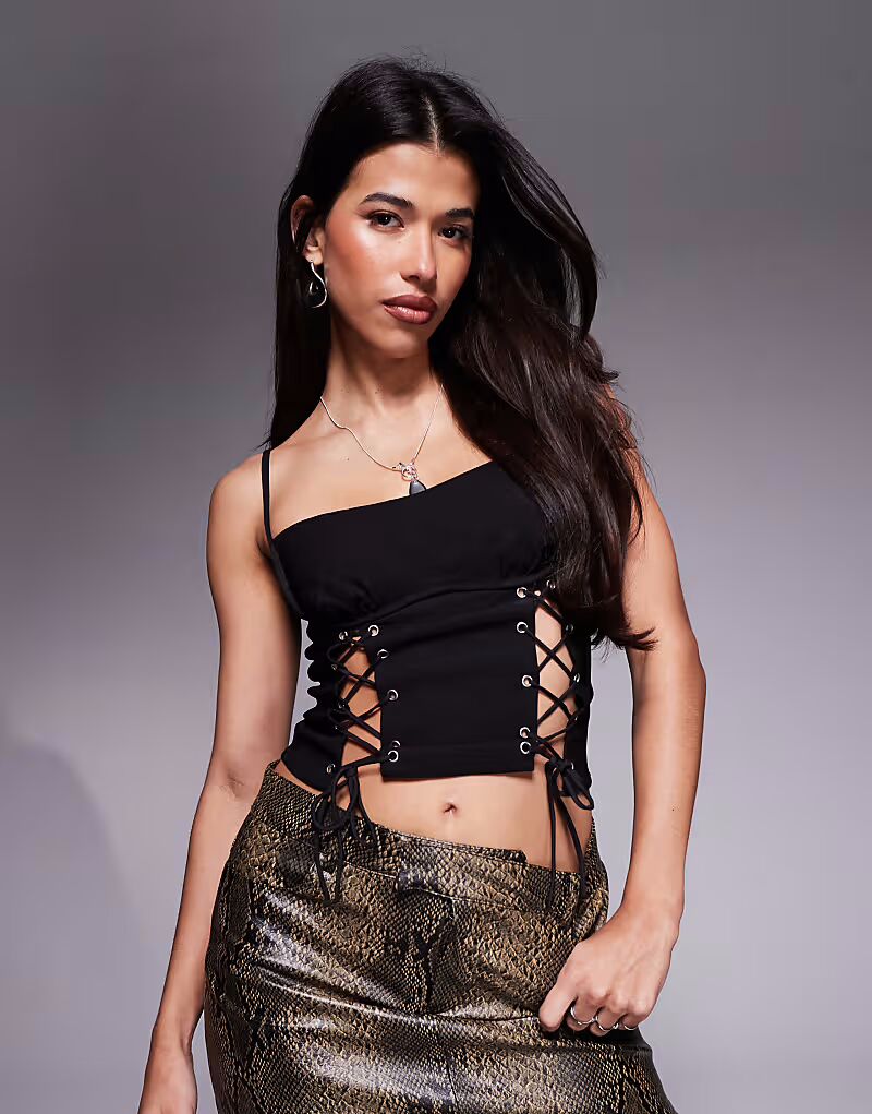 Топ-топ Princess Polly черного цвета со шнуровкой и люверсами
Топ-топ Princess Polly черного цвета со шнуровкой и люверсами