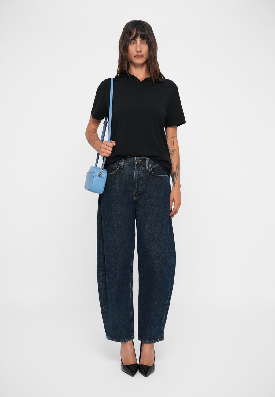 Сумка кросс-боди MICHAEL Michael Kors JET SET CAMERA, French Blue/Light Blue
Сумка кросс-боди MICHAEL Michael Kors JET SET CAMERA, French Blue/Light Blue