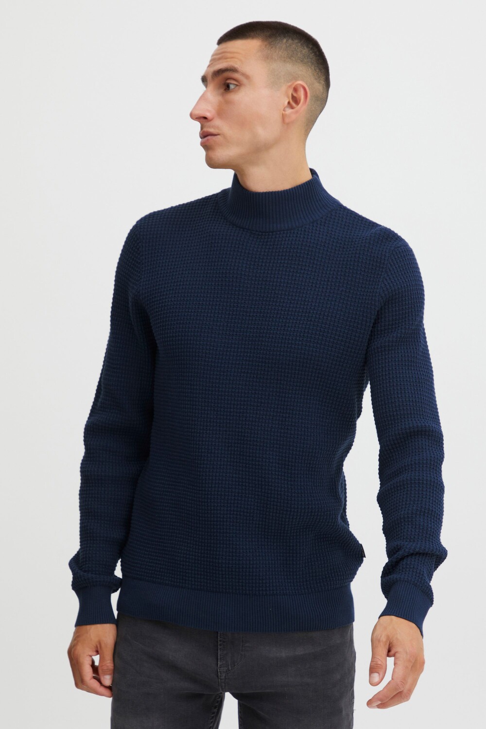 Пуловер BLEND Rollkragen 20714631, синий
Пуловер BLEND Rollkragen 20714631, синий