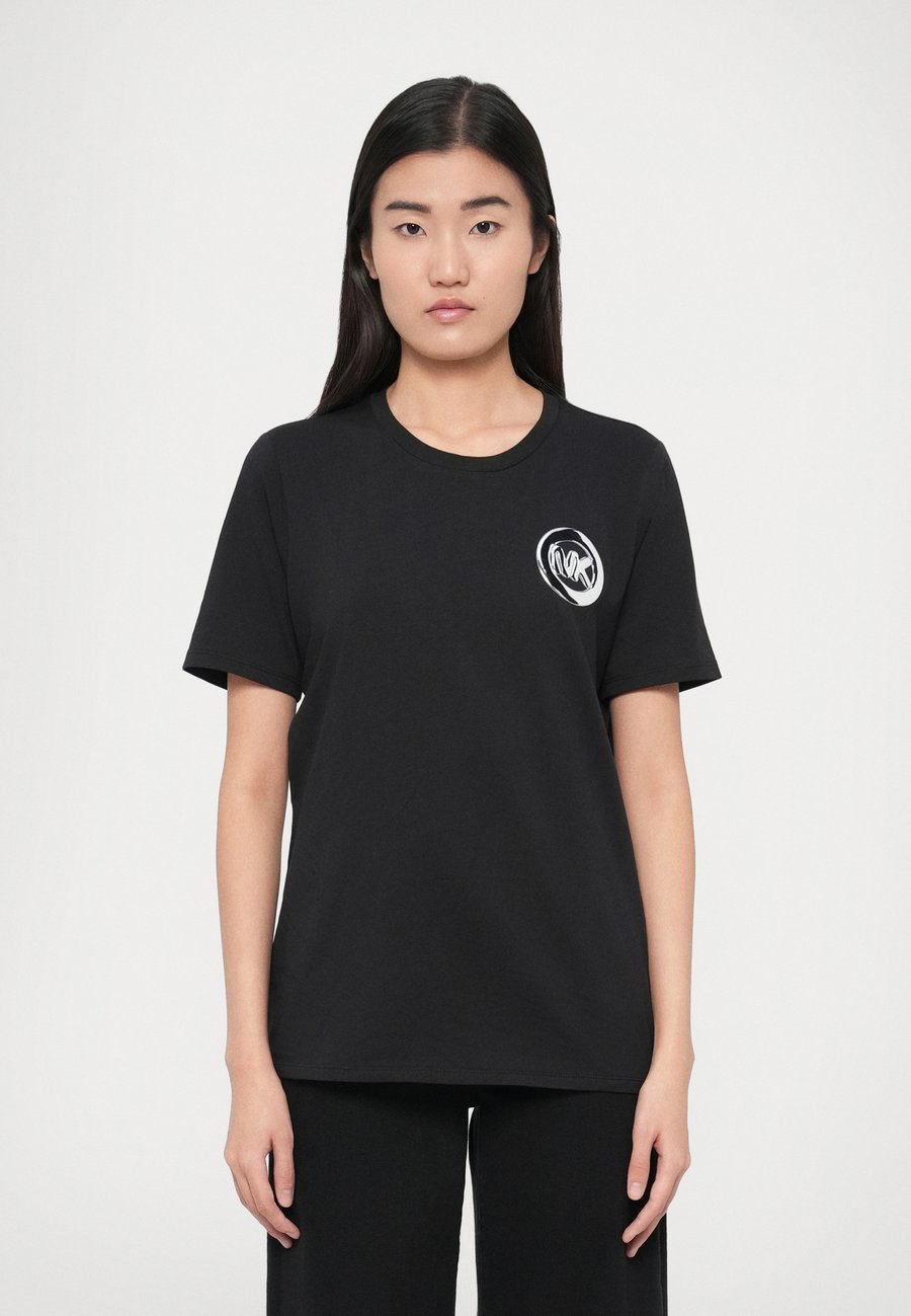 Футболка MICHAEL Michael Kors CHARM SMALL TEE, Black
Футболка MICHAEL Michael Kors CHARM SMALL TEE, Black