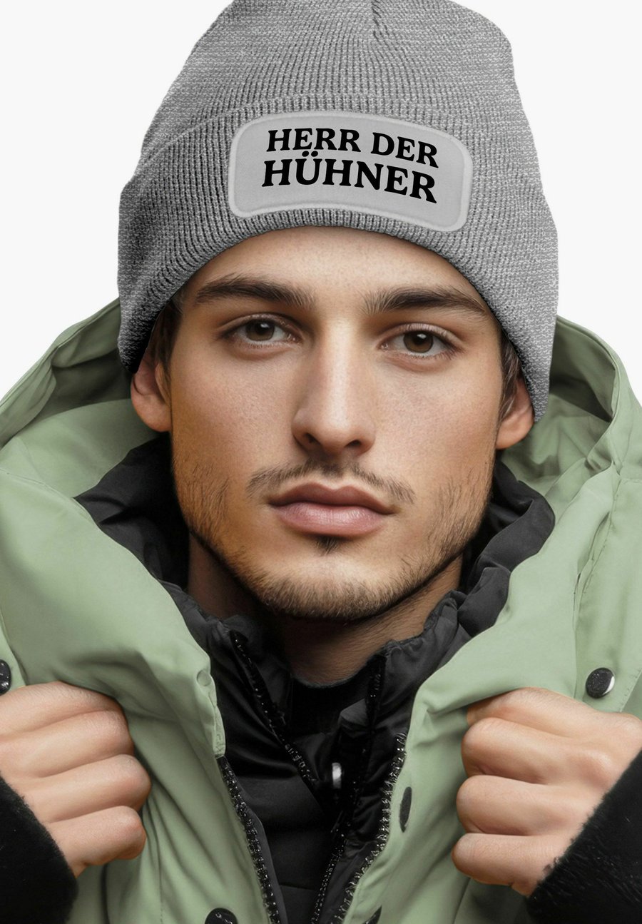Шапка MoonWorks MIT PATCH IT SPRUCH HERR DER, Hühner Grau/Grey
Шапка MoonWorks MIT PATCH IT SPRUCH HERR DER, Hühner Grau/Grey