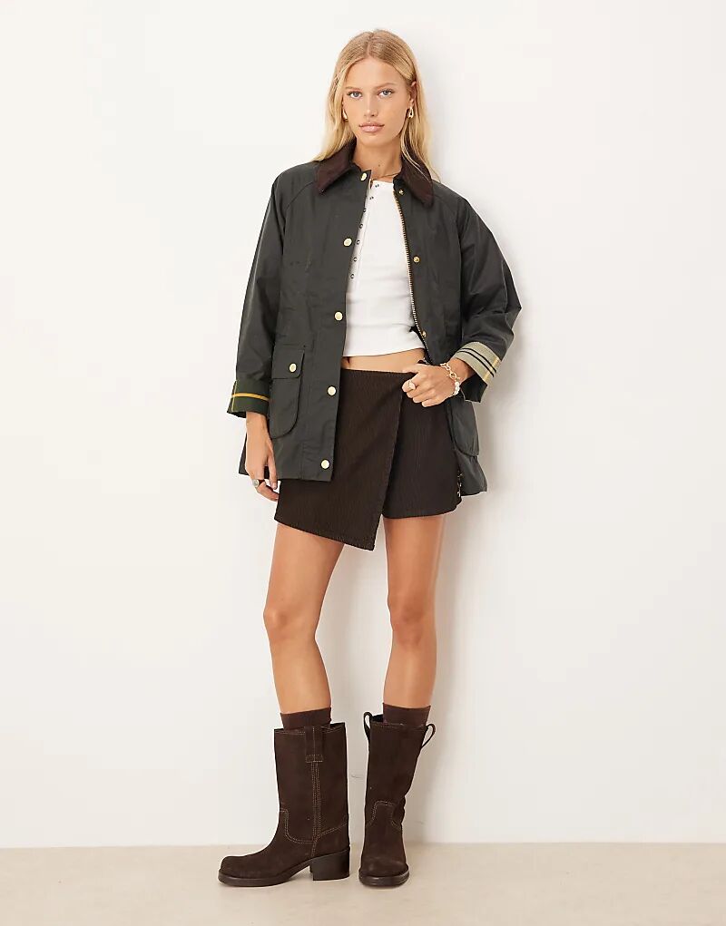 Восковая куртка Barbour Modern Beadnell в цвете шалфей/старинный
Восковая куртка Barbour Modern Beadnell в цвете шалфей/старинный