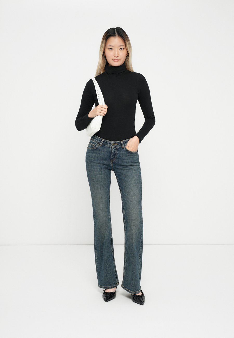 Топ JJXX JXGIGI HIGH NECK 2 PACK, Black/Bright White/Black
Топ JJXX JXGIGI HIGH NECK 2 PACK, Black/Bright White/Black