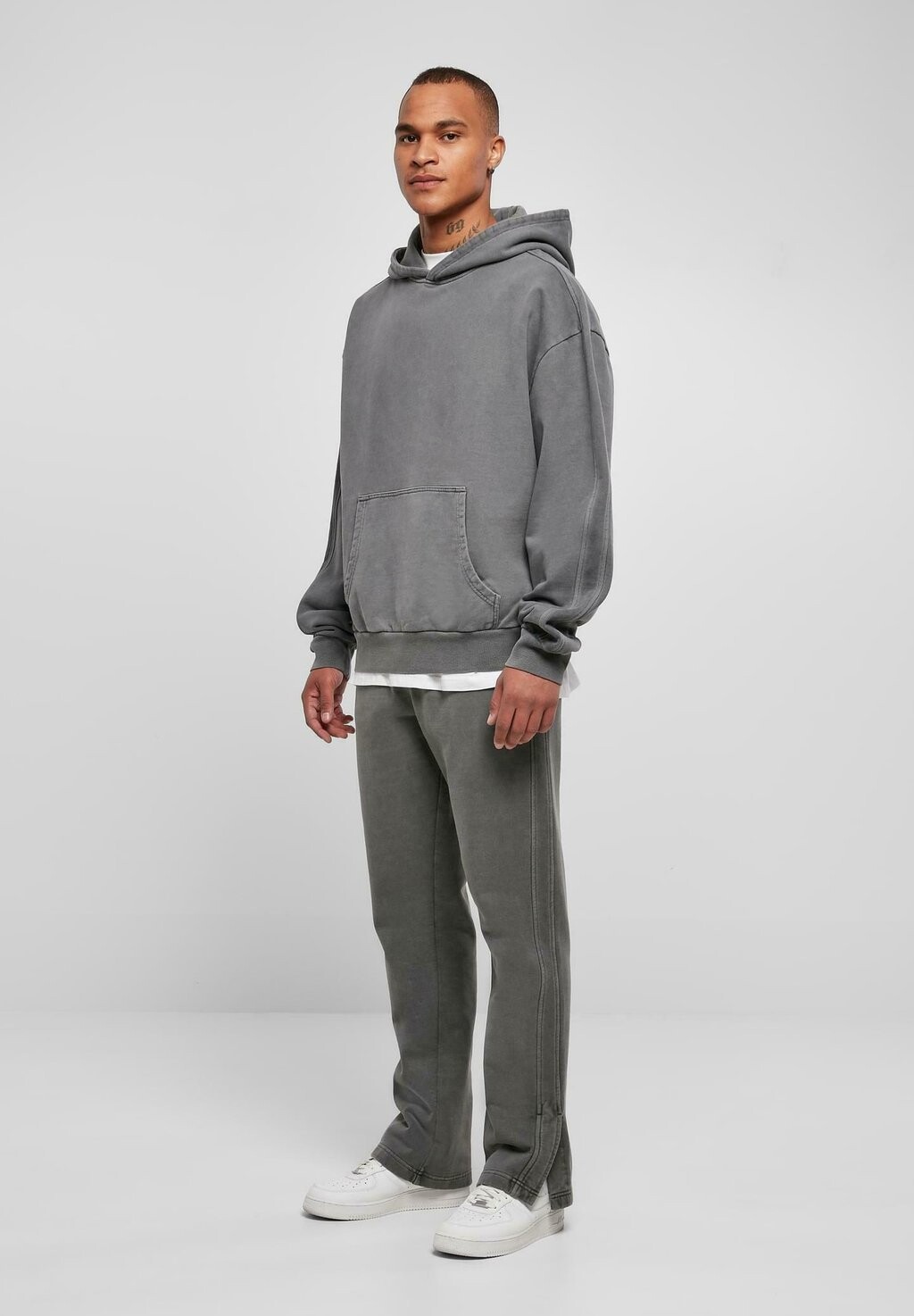 Свитер с капюшоном GARMENT DYE Urban Classics, темно-серый
Свитер с капюшоном GARMENT DYE Urban Classics, темно-серый