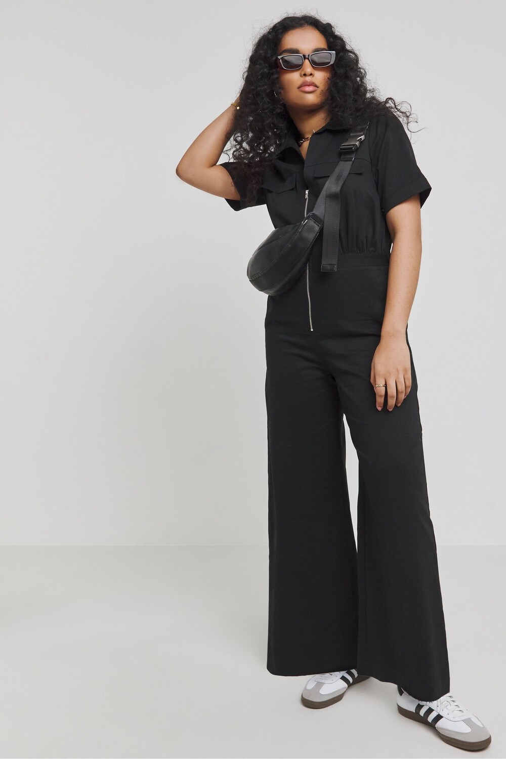 Саржевый комбинезон Simply Be, черный
Саржевый комбинезон Simply Be, черный