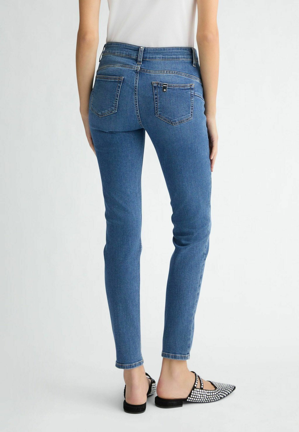 Джинсы облегающего кроя WITH RHINESTONES LIU JO, синий деним
Джинсы облегающего кроя WITH RHINESTONES LIU JO, синий деним