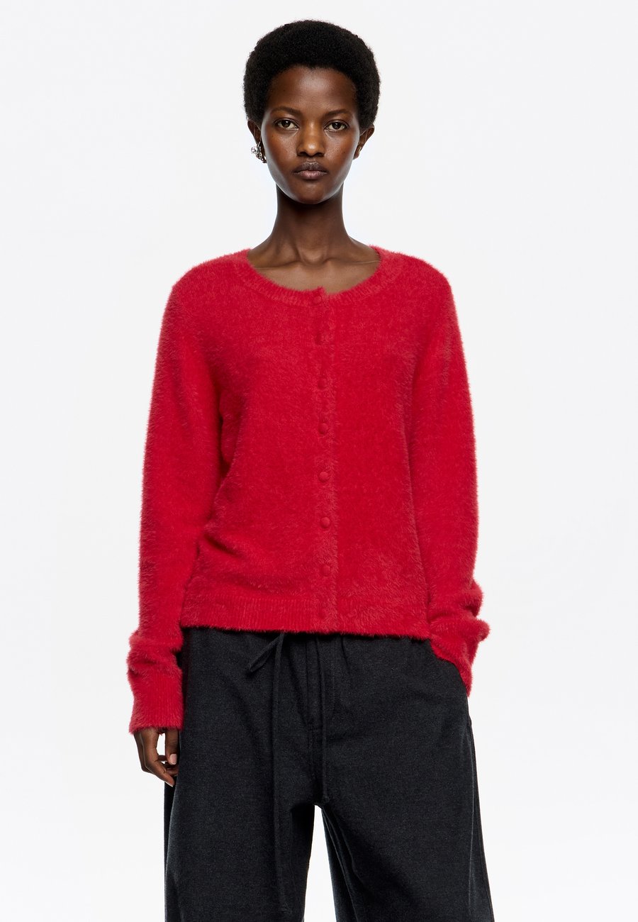 Кардиган Bimba Y Lola ESCOTE CAJA, Rojo/Red
Кардиган Bimba Y Lola ESCOTE CAJA, Rojo/Red