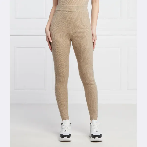 Леггинсы-Свитеры приталенного кроя с добавлением шерсти Guess, коричневый
Леггинсы-Свитеры приталенного кроя с добавлением шерсти Guess, коричневый