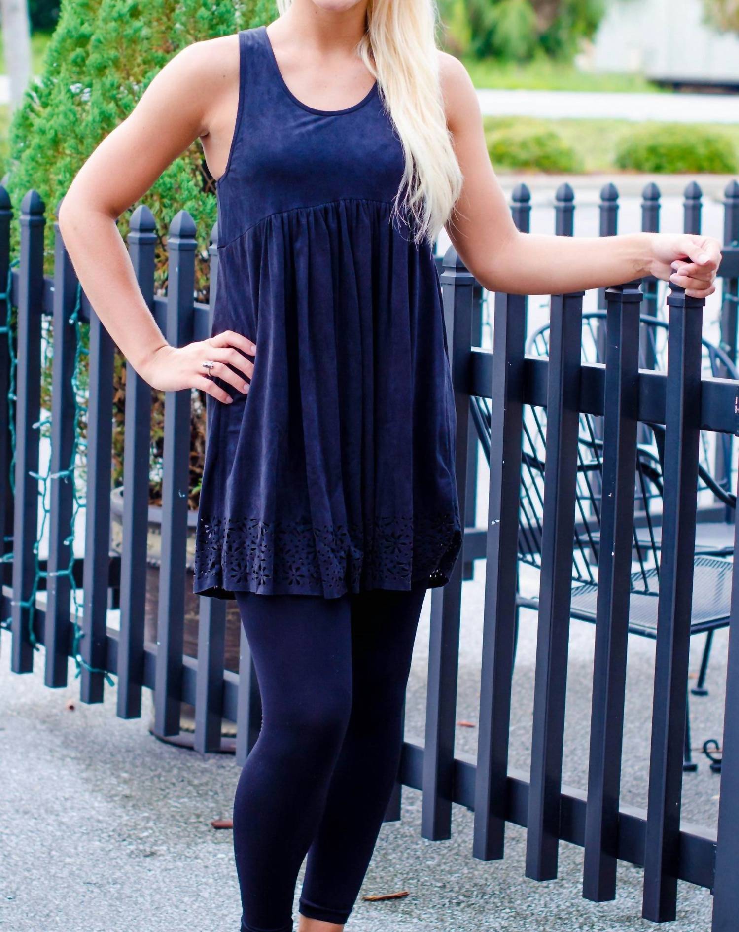 Платье Petal Punch черного цвета MINKPINK
Платье Petal Punch черного цвета MINKPINK