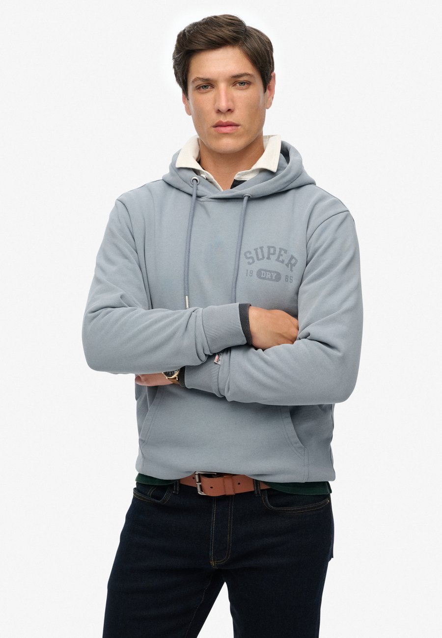 Худи Superdry & Co ATHLETIC ESSENTIALS, Flint Stone Blue Grey/Blue-Grey, Серый, Худи Superdry & Co ATHLETIC ESSENTIALS, Flint Stone Blue Grey/Blue-Grey
Худи Superdry & Co ATHLETIC ESSENTIALS, Flint Stone Blue Grey/Blue-Grey, Серый, Худи Superdry & Co ATHLETIC ESSENTIALS, Flint Stone Blue Grey/Blue-Grey